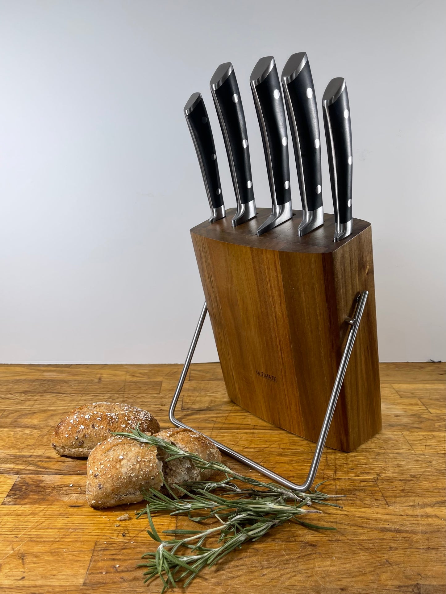 ultimate knife set, best sharp stainless steel knives, wood block, chef knife, bread knife, pairing knife, carving knife, carving knife. 